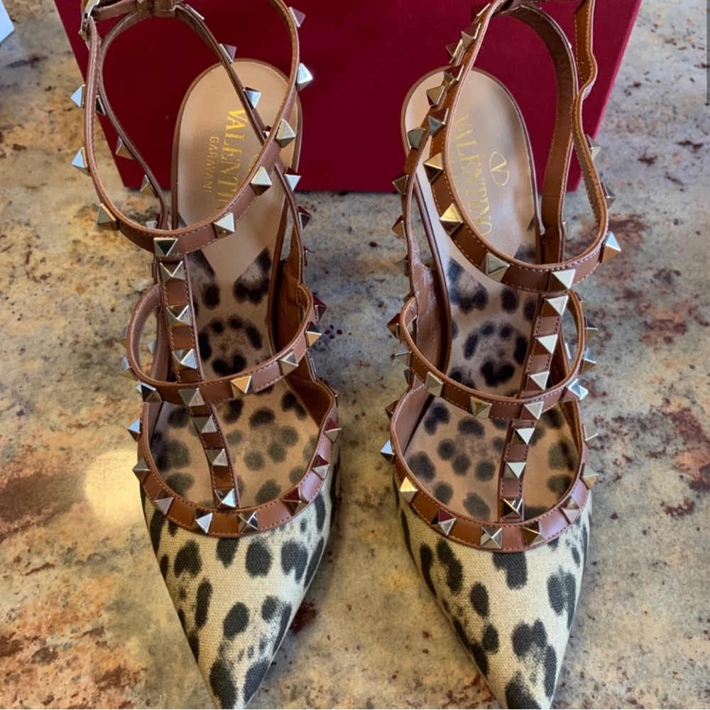 Valentino Garavani Rockstud 40MM Calf Hair Ankle Strap Pump Size 40 - Picture 2 of 7